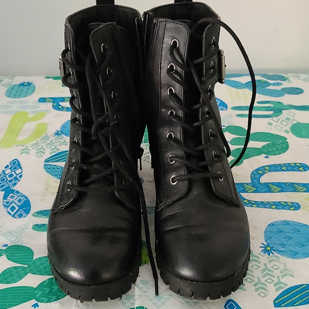 Like new Black Combat Boots